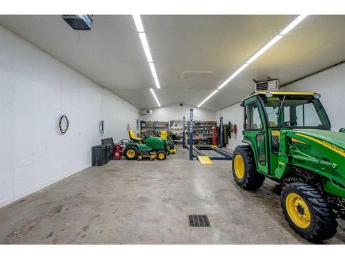 8017 Tamarack Close, Rural Grande Prairie No. 1, County Of, AB - Indoor Photo Showing Garage