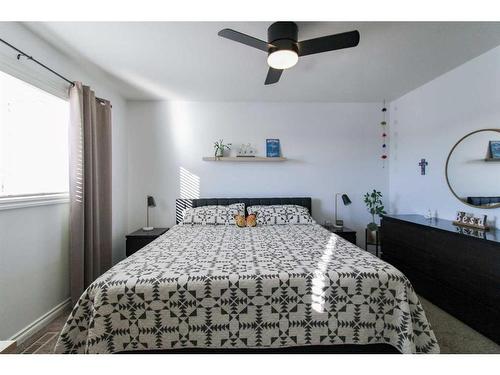 7417 112 Street, Grande Prairie, AB - Indoor Photo Showing Bedroom