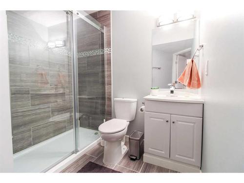 7417 112 Street, Grande Prairie, AB - Indoor Photo Showing Bathroom