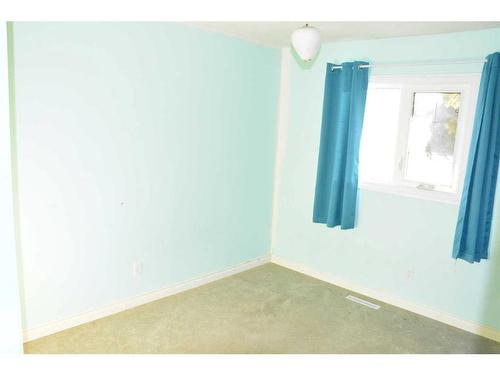 9606 80 Avenue, Peace River, AB - Indoor Photo Showing Other Room