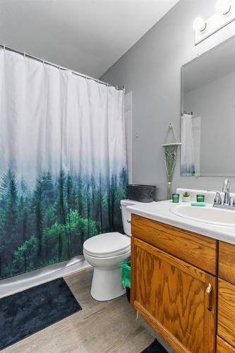 9333 73 Avenue, Grande Prairie, AB - Indoor Photo Showing Bathroom