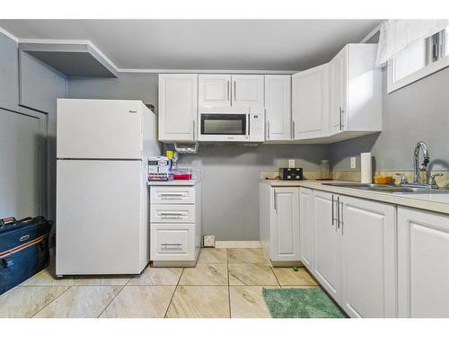 9333 73 Avenue, Grande Prairie, AB - Indoor Photo Showing Kitchen With Double Sink