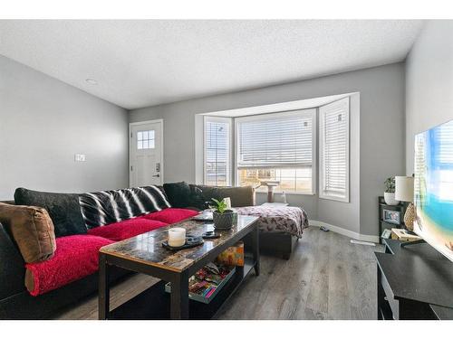 9333 73 Avenue, Grande Prairie, AB - Indoor Photo Showing Living Room