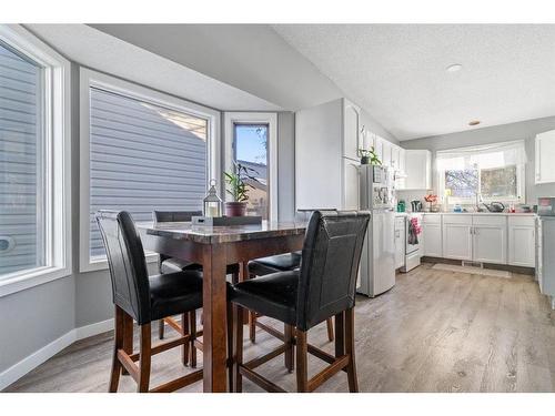 9333 73 Avenue, Grande Prairie, AB - Indoor Photo Showing Dining Room