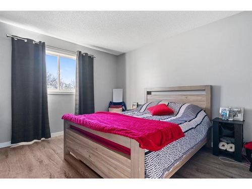 9333 73 Avenue, Grande Prairie, AB - Indoor Photo Showing Bedroom