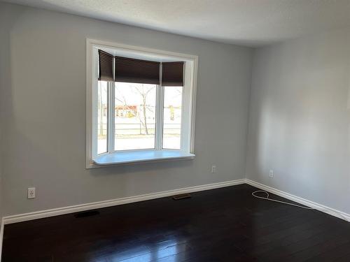 5005 47 Street, Valleyview, AB - Indoor Photo Showing Other Room