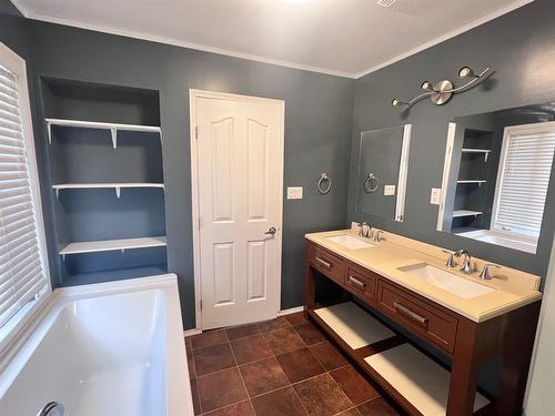 5005 47 Street, Valleyview, AB - Indoor Photo Showing Bathroom