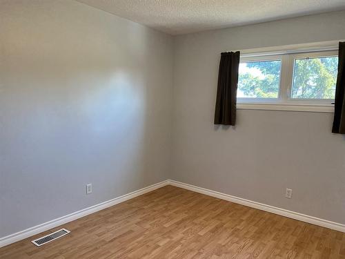 5005 47 Street, Valleyview, AB - Indoor Photo Showing Other Room