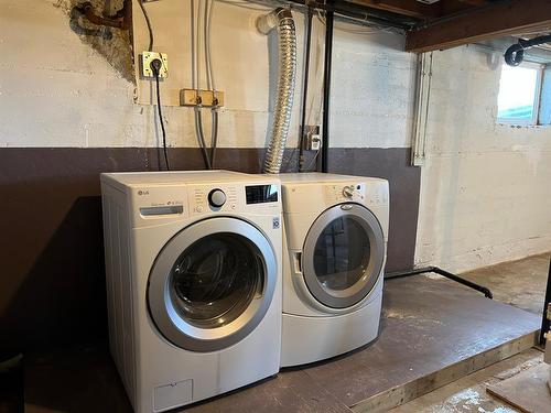 5005 47 Street, Valleyview, AB - Indoor Photo Showing Laundry Room