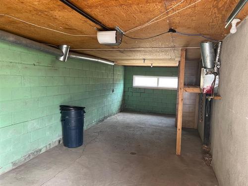 5005 47 Street, Valleyview, AB - Indoor Photo Showing Garage