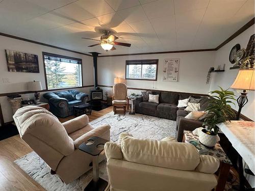 931010-233 Range Road, Rural Northern Lights, County Of, AB - Indoor Photo Showing Living Room