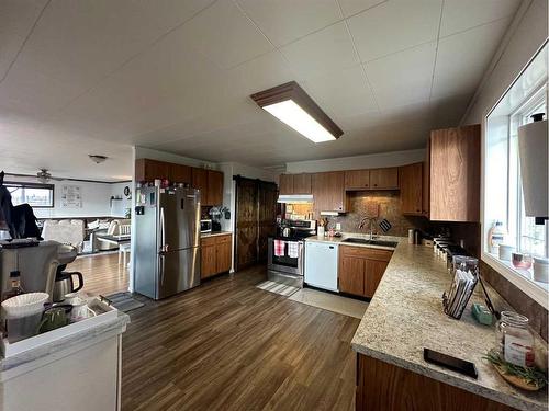 931010-233 Range Road, Rural Northern Lights, County Of, AB - Indoor Photo Showing Kitchen