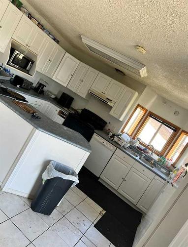 9702 105 Avenue, Clairmont, AB - Indoor Photo Showing Kitchen