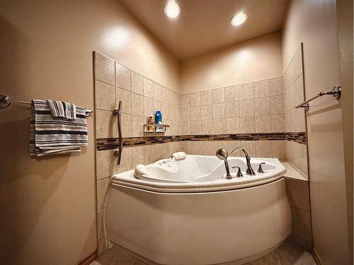 9126 128 Avenue, Peace River, AB - Indoor Photo Showing Bathroom