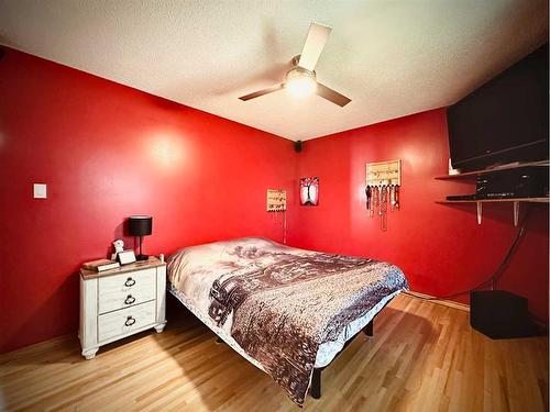 9126 128 Avenue, Peace River, AB - Indoor Photo Showing Bedroom