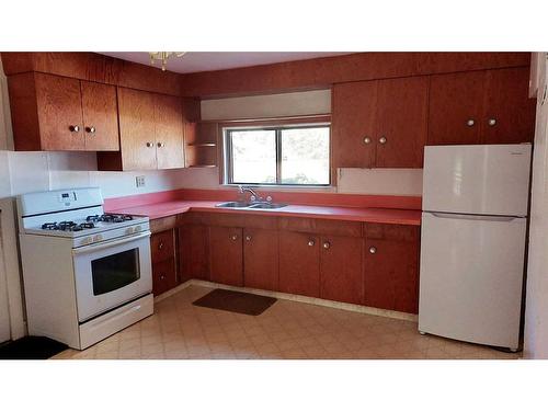 11242 91 Street, Peace River, AB - Indoor Photo Showing Kitchen With Double Sink