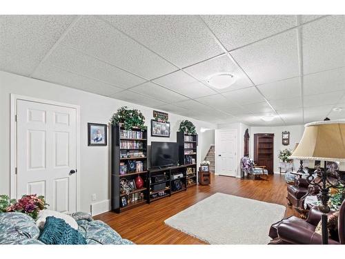 7114 87B Street, Grande Prairie, AB - Indoor Photo Showing Living Room