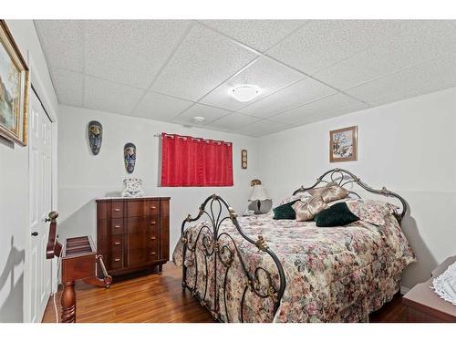 7114 87B Street, Grande Prairie, AB - Indoor Photo Showing Bedroom