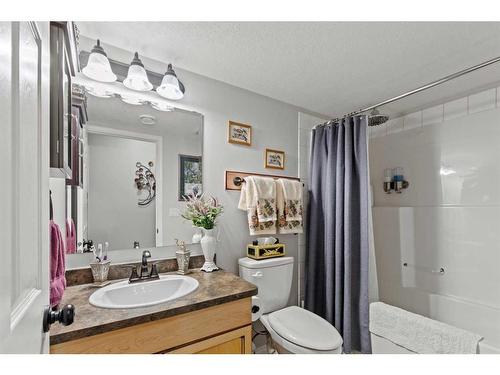 7114 87B Street, Grande Prairie, AB - Indoor Photo Showing Bathroom