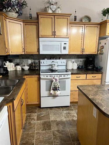 7114 87B Street, Grande Prairie, AB - Indoor Photo Showing Kitchen With Double Sink