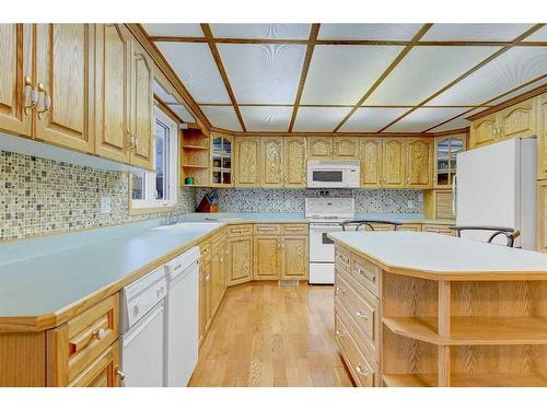 9251 101 Avenue, Sexsmith, AB - Indoor Photo Showing Kitchen