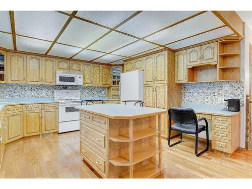 9251 101 Avenue, Sexsmith, AB - Indoor Photo Showing Kitchen