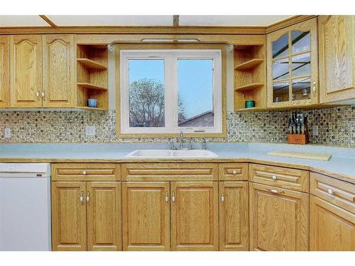 9251 101 Avenue, Sexsmith, AB - Indoor Photo Showing Kitchen