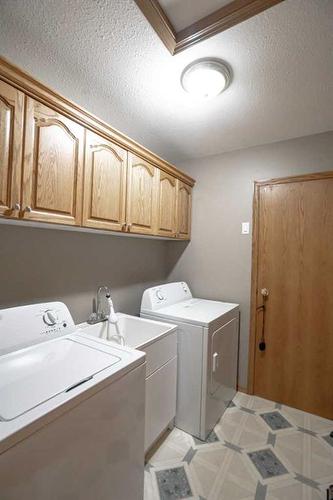 9129 135 Ave, Peace River, AB - Indoor Photo Showing Laundry Room