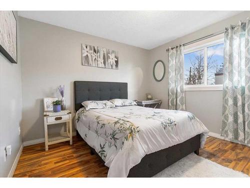 9912 101 Avenue, Sexsmith, AB - Indoor Photo Showing Bedroom