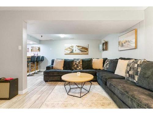 9912 101 Avenue, Sexsmith, AB - Indoor Photo Showing Living Room