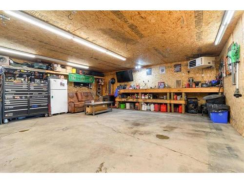 9912 101 Avenue, Sexsmith, AB - Indoor Photo Showing Garage