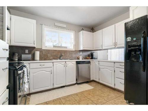 9912 101 Avenue, Sexsmith, AB - Indoor Photo Showing Kitchen