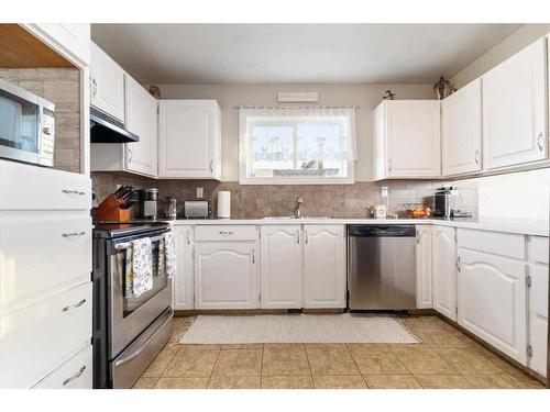 9912 101 Avenue, Sexsmith, AB - Indoor Photo Showing Kitchen