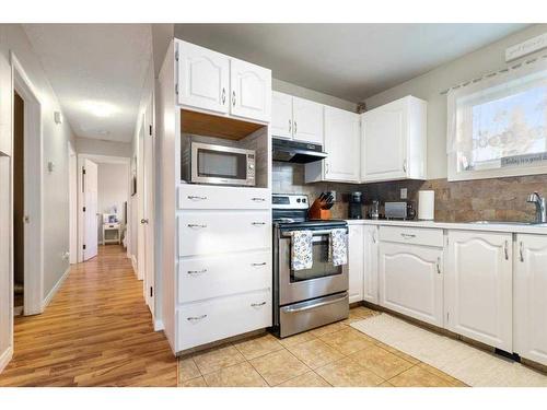 9912 101 Avenue, Sexsmith, AB - Indoor Photo Showing Kitchen