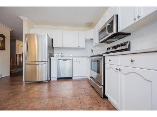 6218 90 Street, Grande Prairie, AB - Indoor Photo Showing Kitchen With Stainless Steel Kitchen