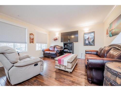 6218 90 Street, Grande Prairie, AB - Indoor Photo Showing Living Room