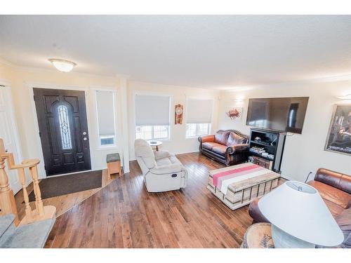 6218 90 Street, Grande Prairie, AB - Indoor Photo Showing Living Room