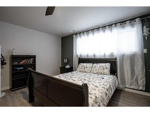 4501 47 St, Grimshaw, AB - Indoor Photo Showing Bedroom