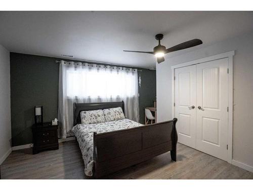 4501 47 St, Grimshaw, AB - Indoor Photo Showing Bedroom