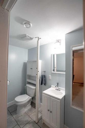 4501 47 St, Grimshaw, AB - Indoor Photo Showing Bathroom