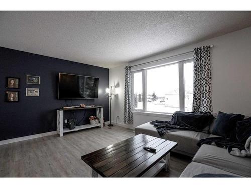 4501 47 St, Grimshaw, AB - Indoor Photo Showing Living Room