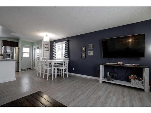 4501 47 St, Grimshaw, AB - Indoor Photo Showing Living Room