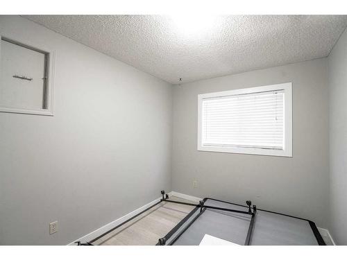 8221 102 Ave, Peace River, AB - Indoor Photo Showing Other Room