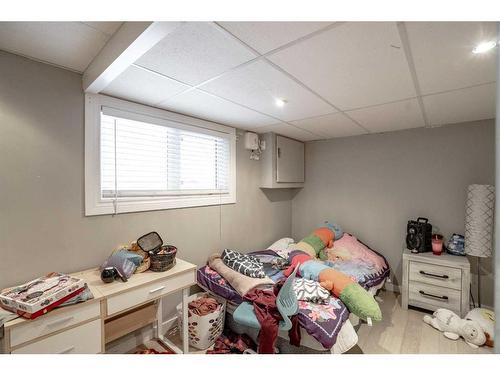 8221 102 Ave, Peace River, AB - Indoor Photo Showing Bedroom