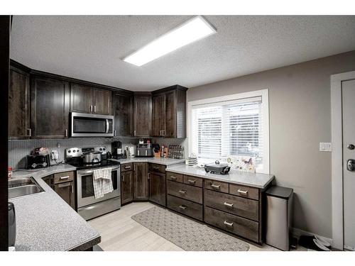 8221 102 Ave, Peace River, AB - Indoor Photo Showing Kitchen With Stainless Steel Kitchen With Double Sink