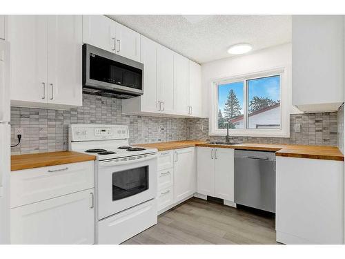 11713 95 Street, Grande Prairie, AB - Indoor Photo Showing Kitchen