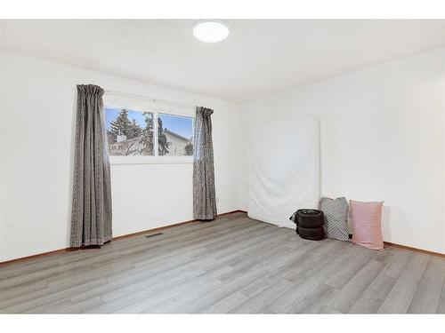 11713 95 Street, Grande Prairie, AB - Indoor Photo Showing Other Room