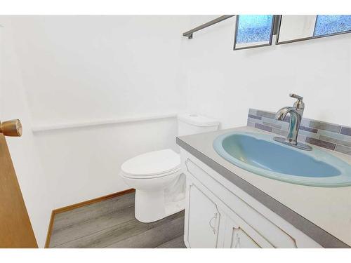 11713 95 Street, Grande Prairie, AB - Indoor Photo Showing Bathroom