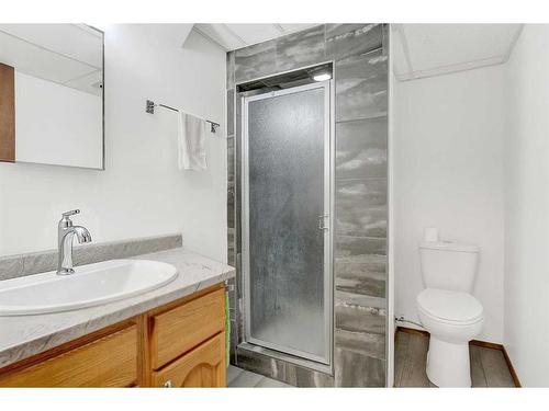 11713 95 Street, Grande Prairie, AB - Indoor Photo Showing Bathroom