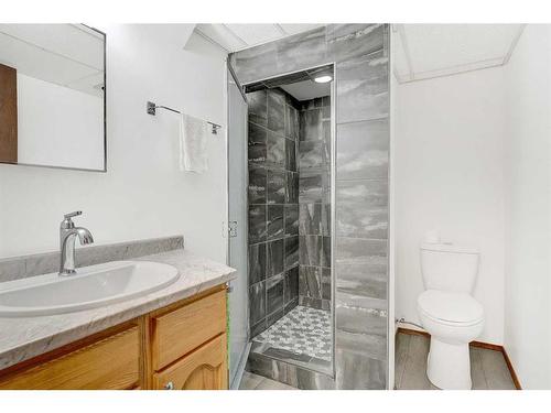 11713 95 Street, Grande Prairie, AB - Indoor Photo Showing Bathroom